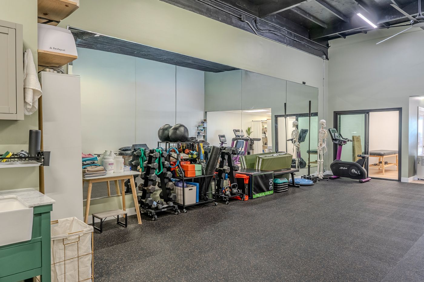 Koah Health physical therapy clinic in Huntington Beach, CA